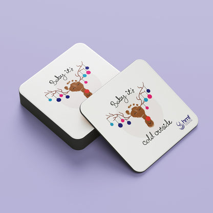 Coaster Babi Mae'n Oer y Tu Allan